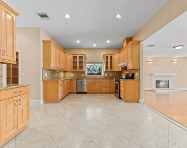 1026 E Verdugo Ave - Photo Thumbnail 5