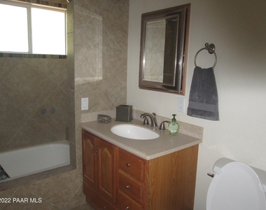 542 E Juniper Drive - Photo Thumbnail 2