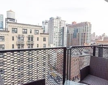 165 East 35th Street - Photo Thumbnail 2