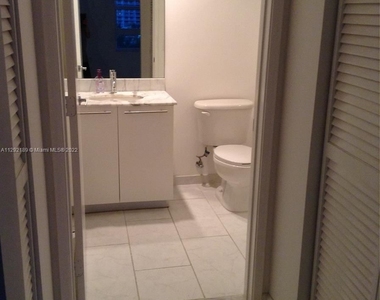 950 Brickell Bay Dr Apt 1507 - Photo Thumbnail 10