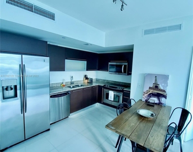 950 Brickell Bay Dr Apt 1507 - Photo Thumbnail 4