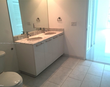 950 Brickell Bay Dr Apt 1507 - Photo Thumbnail 8