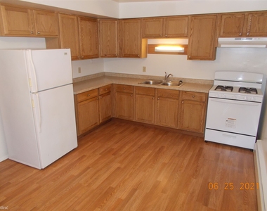 8958 White Oak Ave - Photo Thumbnail 9