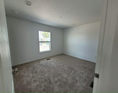 4650 E. Carey Ave - Photo Thumbnail 9