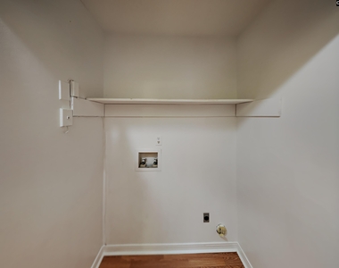 637 Edgewater Lane - Photo Thumbnail 14