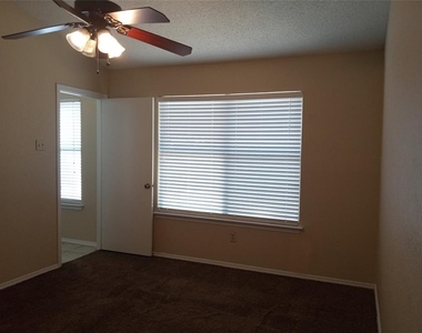 1612 Scottsdale Drive - Photo Thumbnail 10