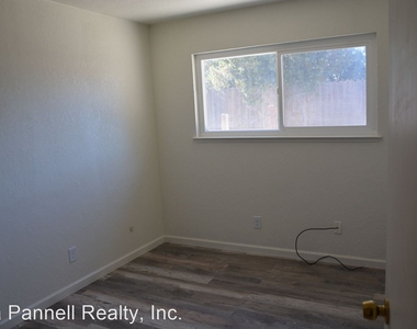 6521 Hillsdale Blvd - Photo Thumbnail 6