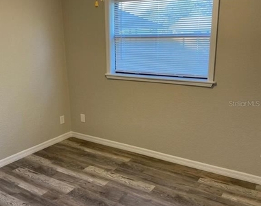 526 R E Foothill Way - Photo Thumbnail 13