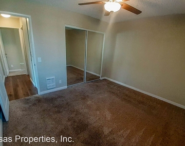 228 Las Flores Dr. Trailwood Apartment Homes - Photo Thumbnail 14