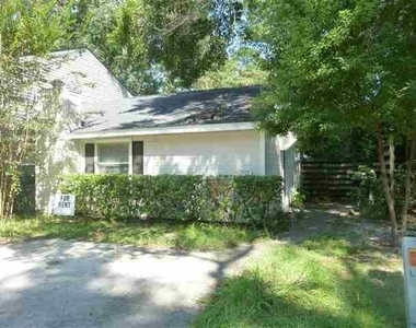 1465 Live Oak Dr - Photo Thumbnail 0