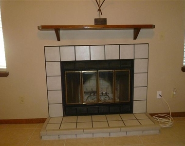 1465 Live Oak Dr - Photo Thumbnail 8