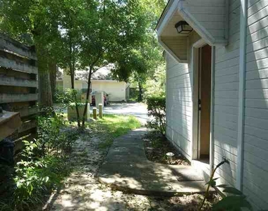 1465 Live Oak Dr - Photo Thumbnail 2