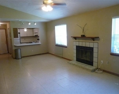 1465 Live Oak Dr - Photo Thumbnail 9