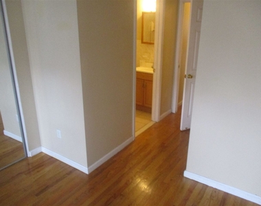 332 Danforth Ave - Photo Thumbnail 5