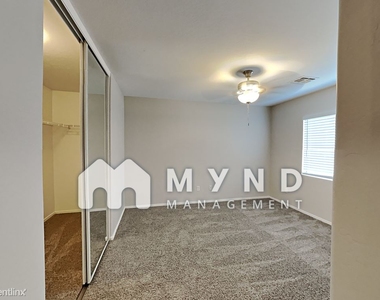 12622 W Myer Ln - Photo Thumbnail 16