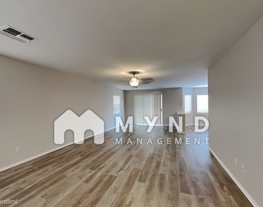 12622 W Myer Ln - Photo Thumbnail 4