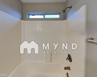 12622 W Myer Ln - Photo Thumbnail 29