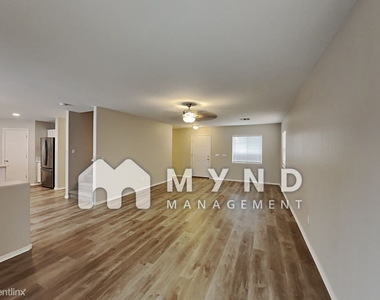 12622 W Myer Ln - Photo Thumbnail 3