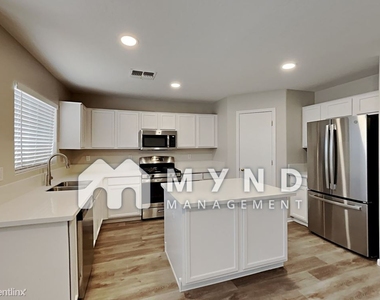 12622 W Myer Ln - Photo Thumbnail 9