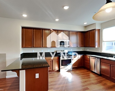 2490 Eastshore Pl Apt 103 - Photo Thumbnail 4