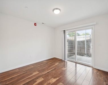 4617 Sansom St Unit 1 - Photo Thumbnail 17