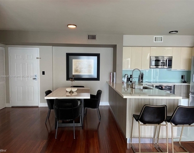 1155 Brickell Bay Dr Apt 1808 - Photo Thumbnail 7