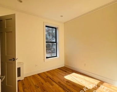 568 Pacific Street - Photo Thumbnail 11