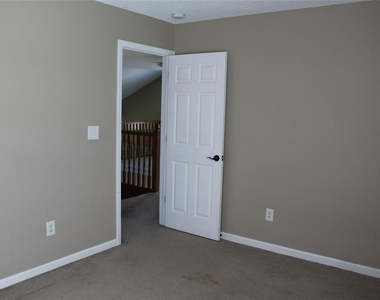 640 Blue Meadow Drive - Photo Thumbnail 18