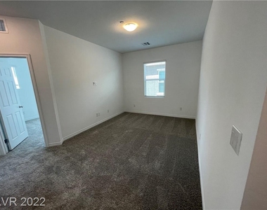 1294 Ossa Street - Photo Thumbnail 9