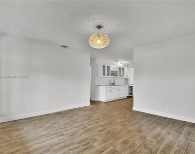 2111 Sw 36th Ave - Photo Thumbnail 5