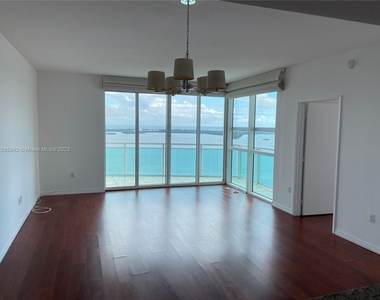 950 Brickell Bay Dr - Photo Thumbnail 5