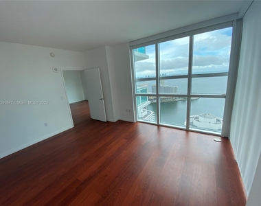 950 Brickell Bay Dr - Photo Thumbnail 10