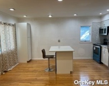 836 Kings Parkway - Photo Thumbnail 2