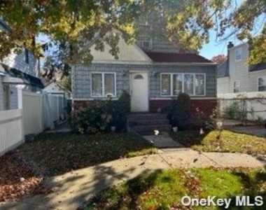 836 Kings Parkway - Photo Thumbnail 0