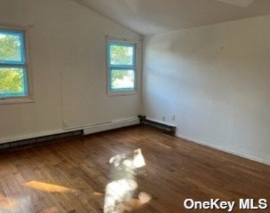 836 Kings Parkway - Photo Thumbnail 7