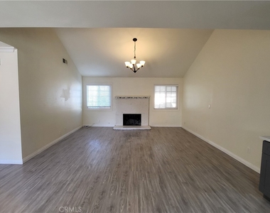 15437 Los Robles Avenue - Photo Thumbnail 4