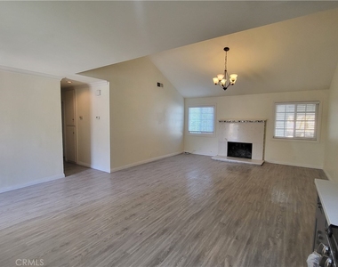 15437 Los Robles Avenue - Photo Thumbnail 3