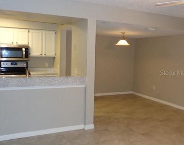 208 Riverbend Drive - Photo Thumbnail 5