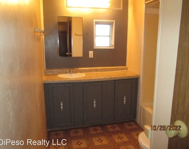 466 E Hillcrest - Photo Thumbnail 11