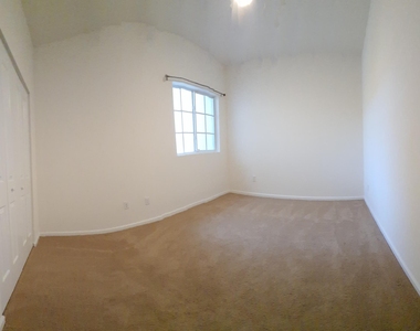 318 Ne 47 Place - Photo Thumbnail 18