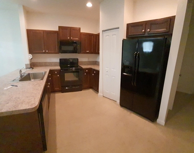 318 Ne 47 Place - Photo Thumbnail 11