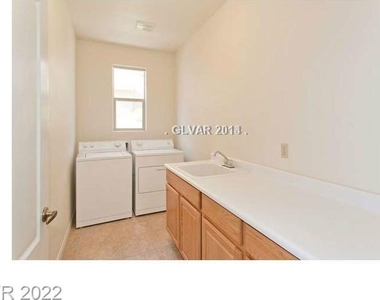 4008 Thunder Hawk Street - Photo Thumbnail 31