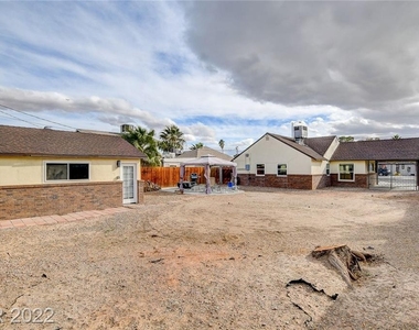 1017 East Oakey Boulevard - Photo Thumbnail 24