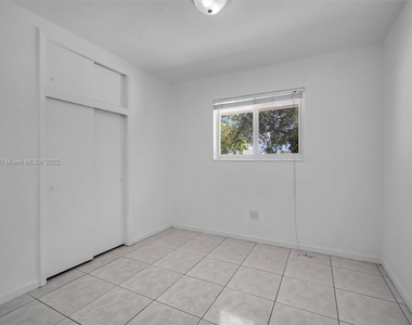 5800 Sw 92nd Ave - Photo Thumbnail 8