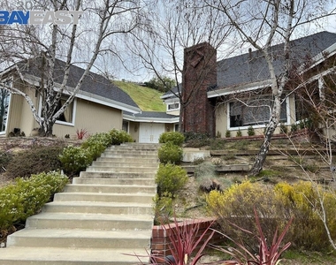 10 Kemp Ct - Photo Thumbnail 0