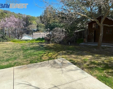 10 Kemp Ct - Photo Thumbnail 2