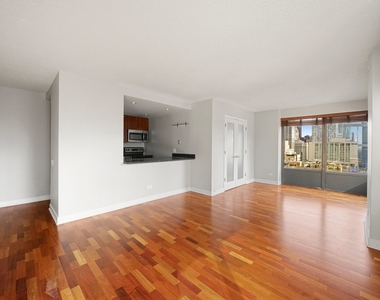 30 E Huron Street - Photo Thumbnail 4