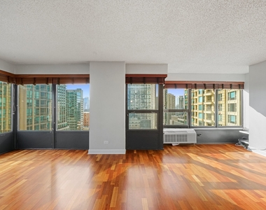 30 E Huron Street - Photo Thumbnail 2