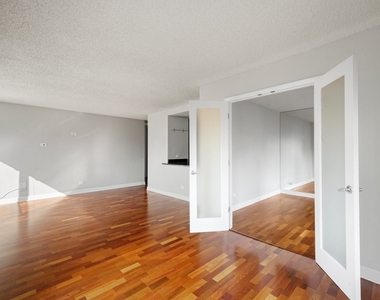 30 E Huron Street - Photo Thumbnail 12