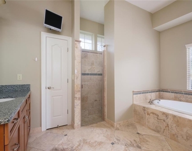 5727 Nw 50th Place - Photo Thumbnail 14